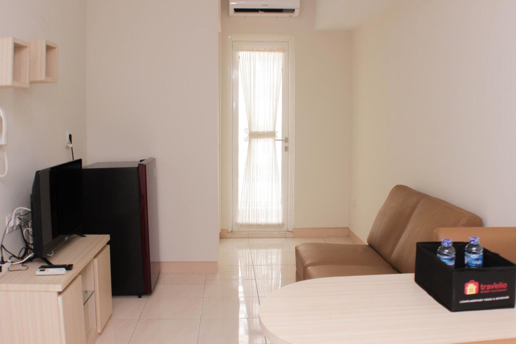And Comfy 2br Springlake Near Summarecon By Travelio *