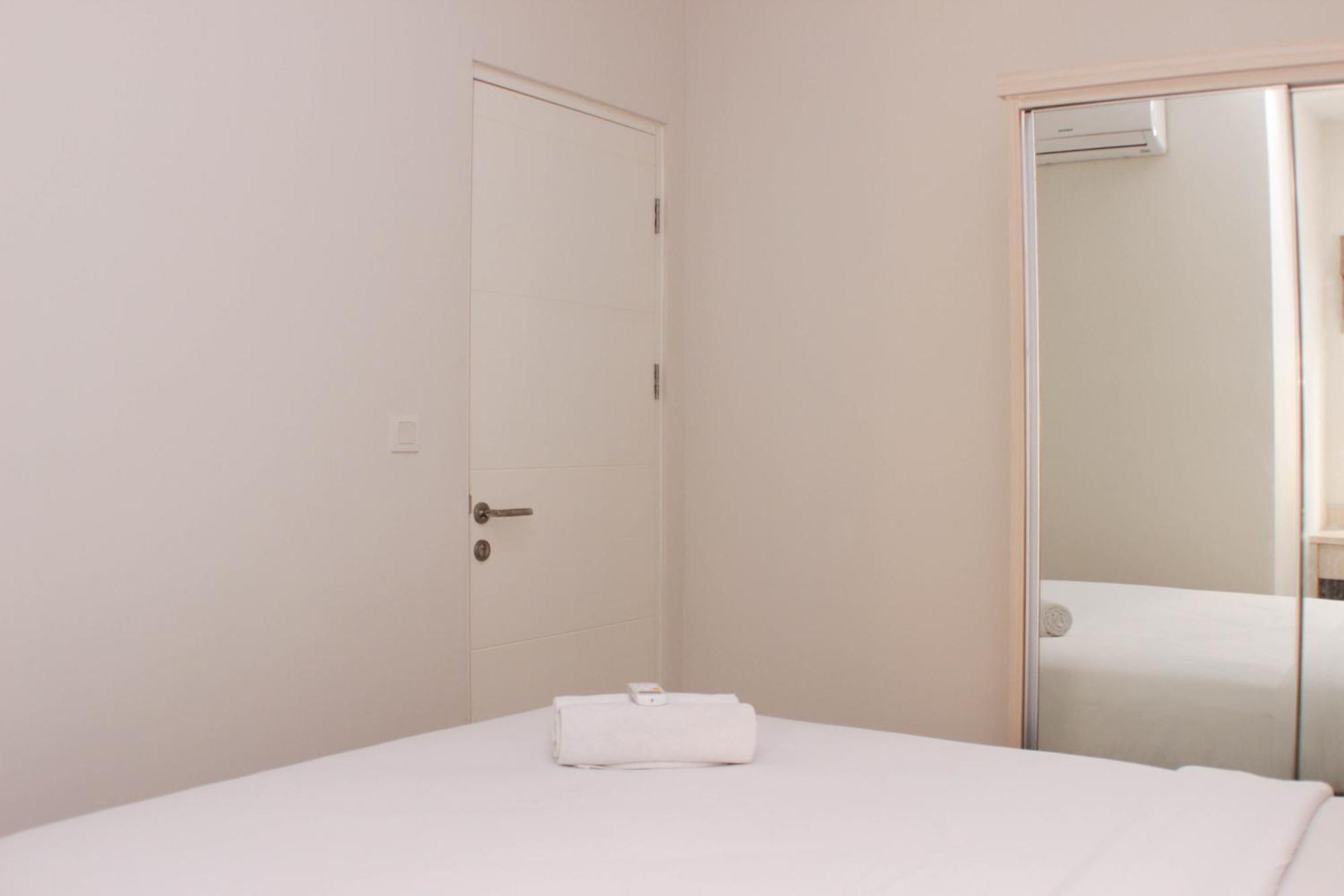 And Comfy 2br Springlake Near Summarecon By Travelio Apartemen
