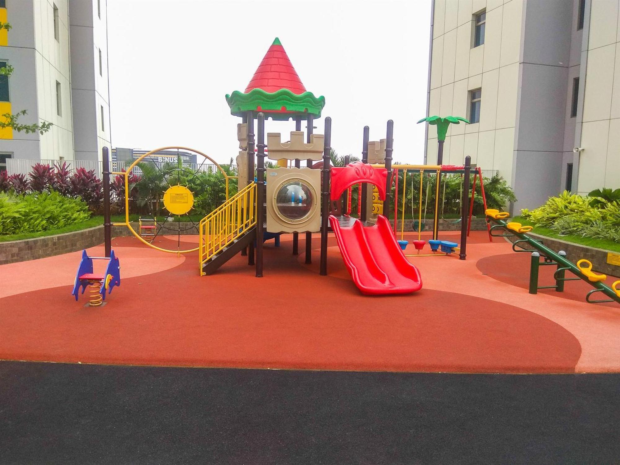 And Comfy 2br Springlake Near Summarecon By Travelio *