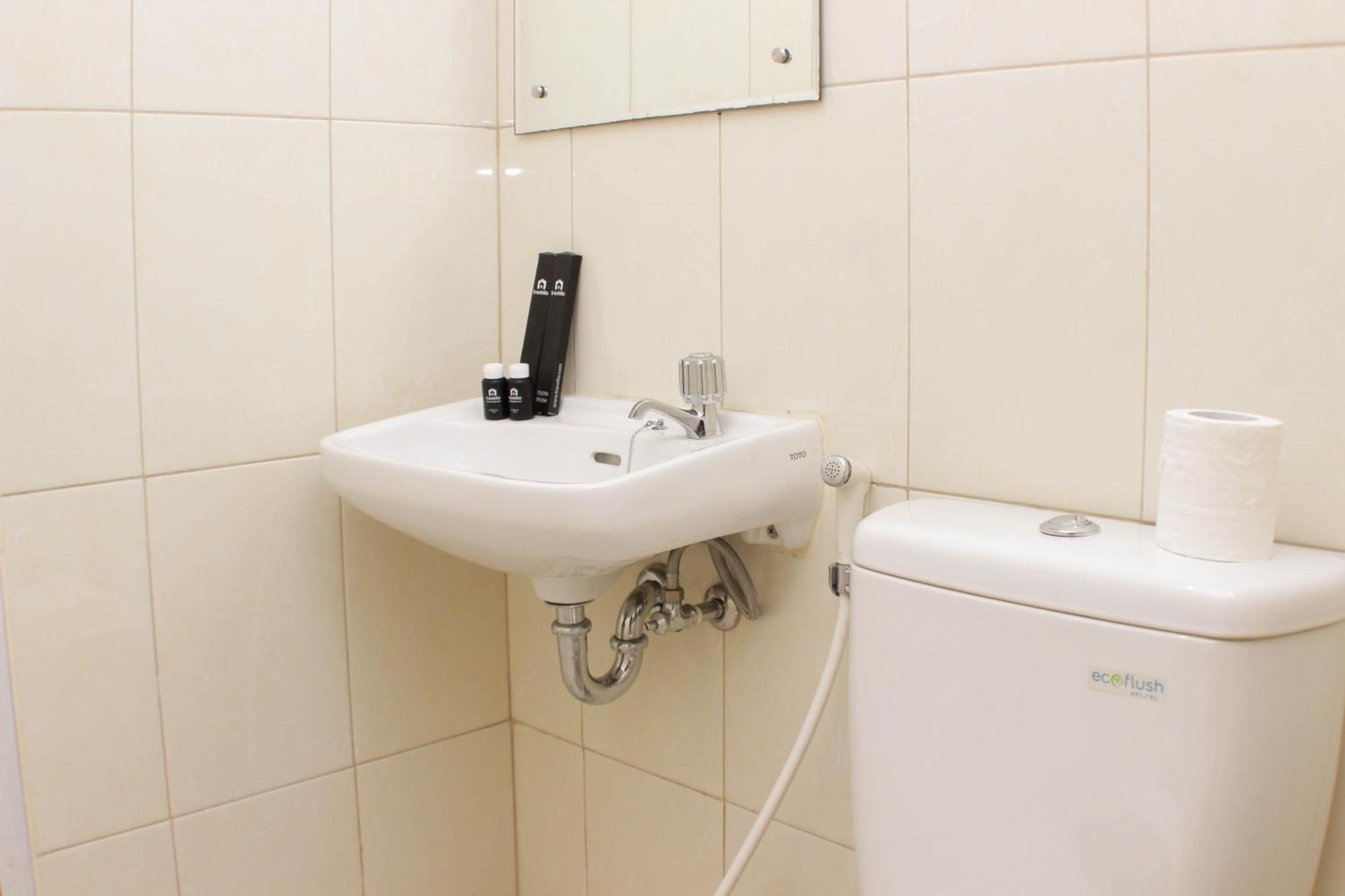 And Comfy 2br Springlake Near Summarecon By Travelio Apartemen